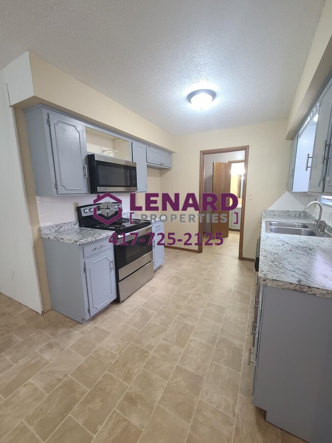 Building Photo - Spacious 3 Bedroom Home!