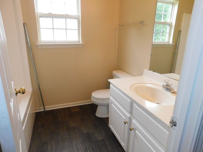 Building Photo - Nice home near outlet mall