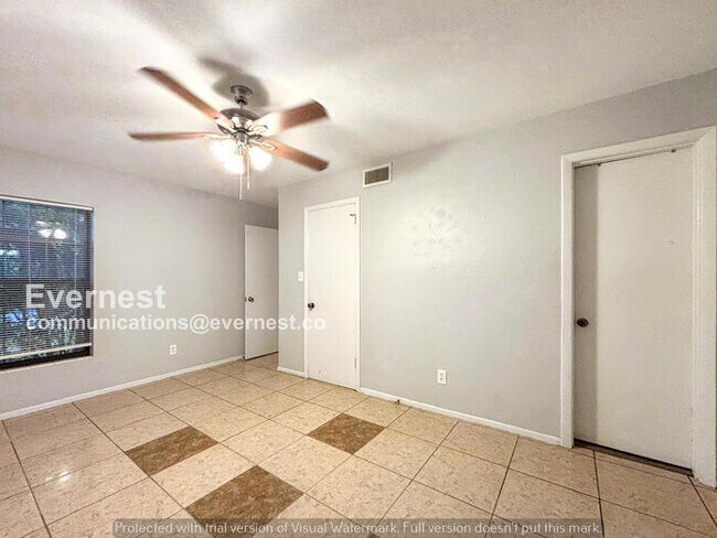 Building Photo - Spacious Home with Modern Amenities and Carport Parking