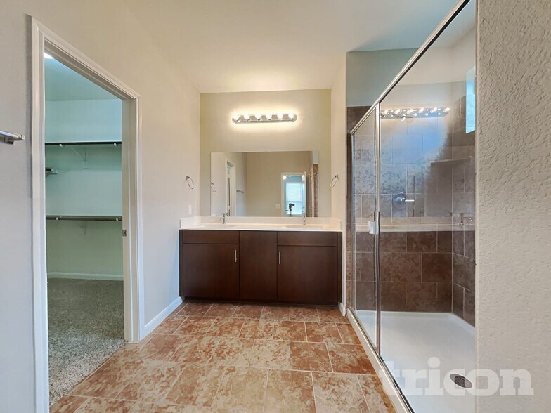 Building Photo - 423 Hayes St