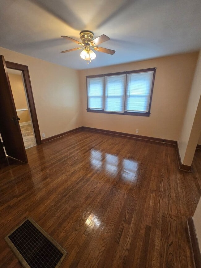 Building Photo - Four Bedroom Home Located on the Westside ...