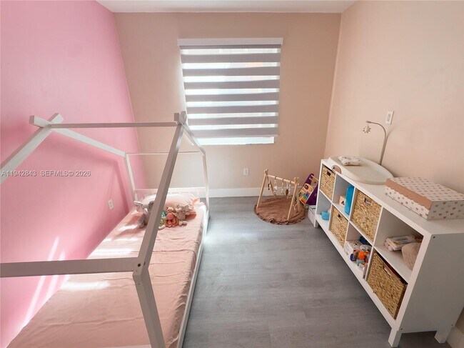 Building Photo - 6670 NW 114th Ave