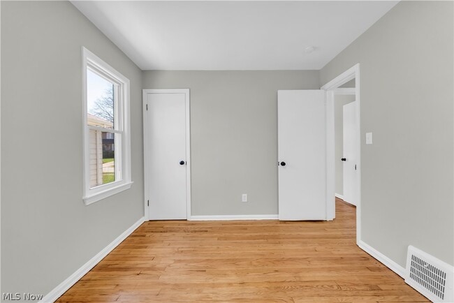 Building Photo - 3802 Park Dr