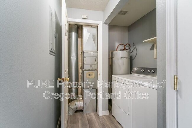 Building Photo - 12247 SE Steele St