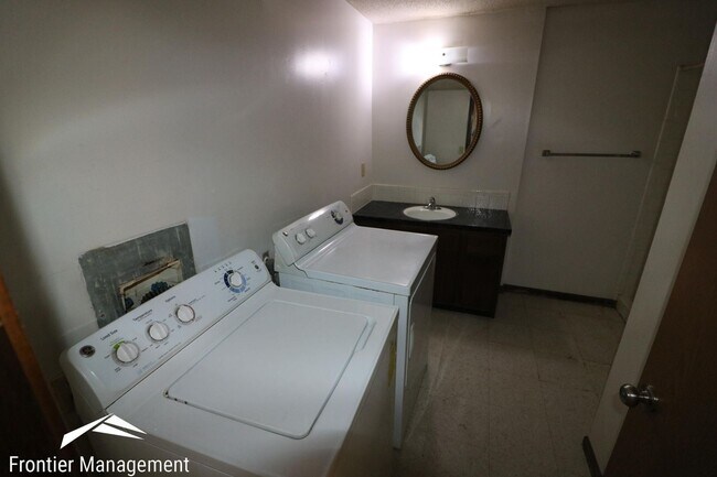 Building Photo - 4 br, 2 bath House - 824 Dondee Dr.