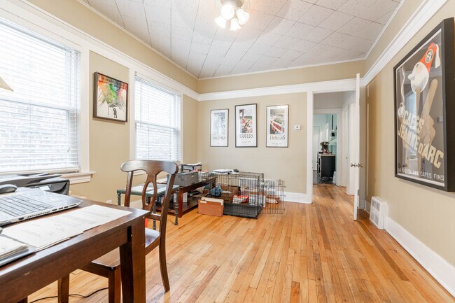 Building Photo - 2227 W Leland Ave