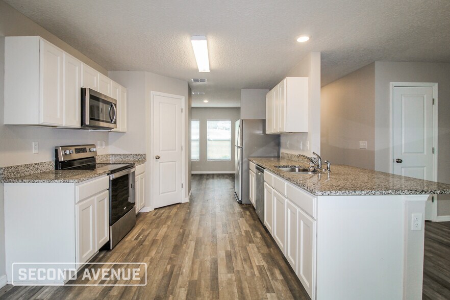 Building Photo - 6936 N Deer Point