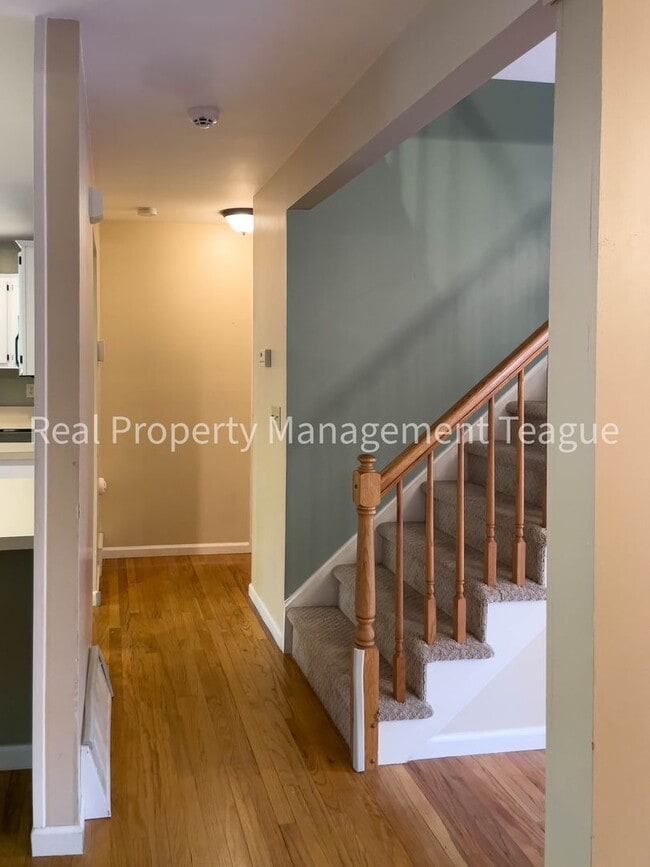 Building Photo - Beautiful Single Family Home