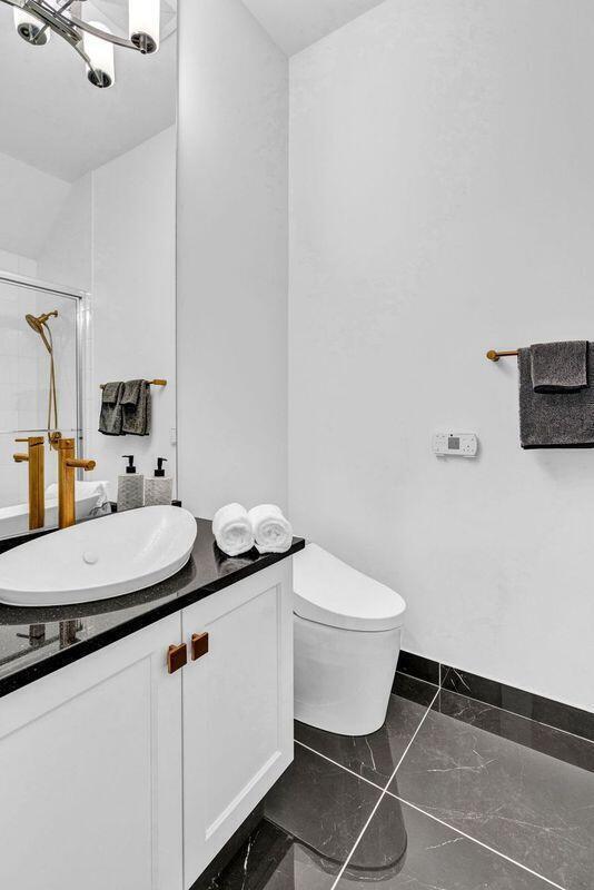 Building Photo - 8239 Oceanus Dr