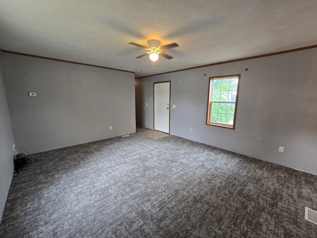 Building Photo - 700 W Ridgeway Ave