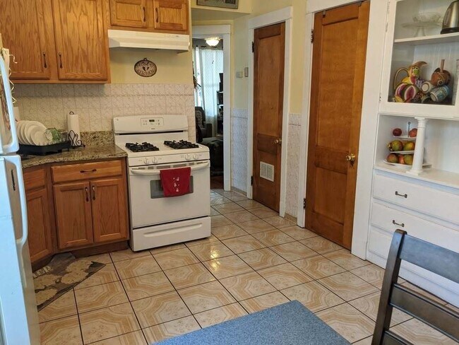 Building Photo - 2131 N Lorel Ave