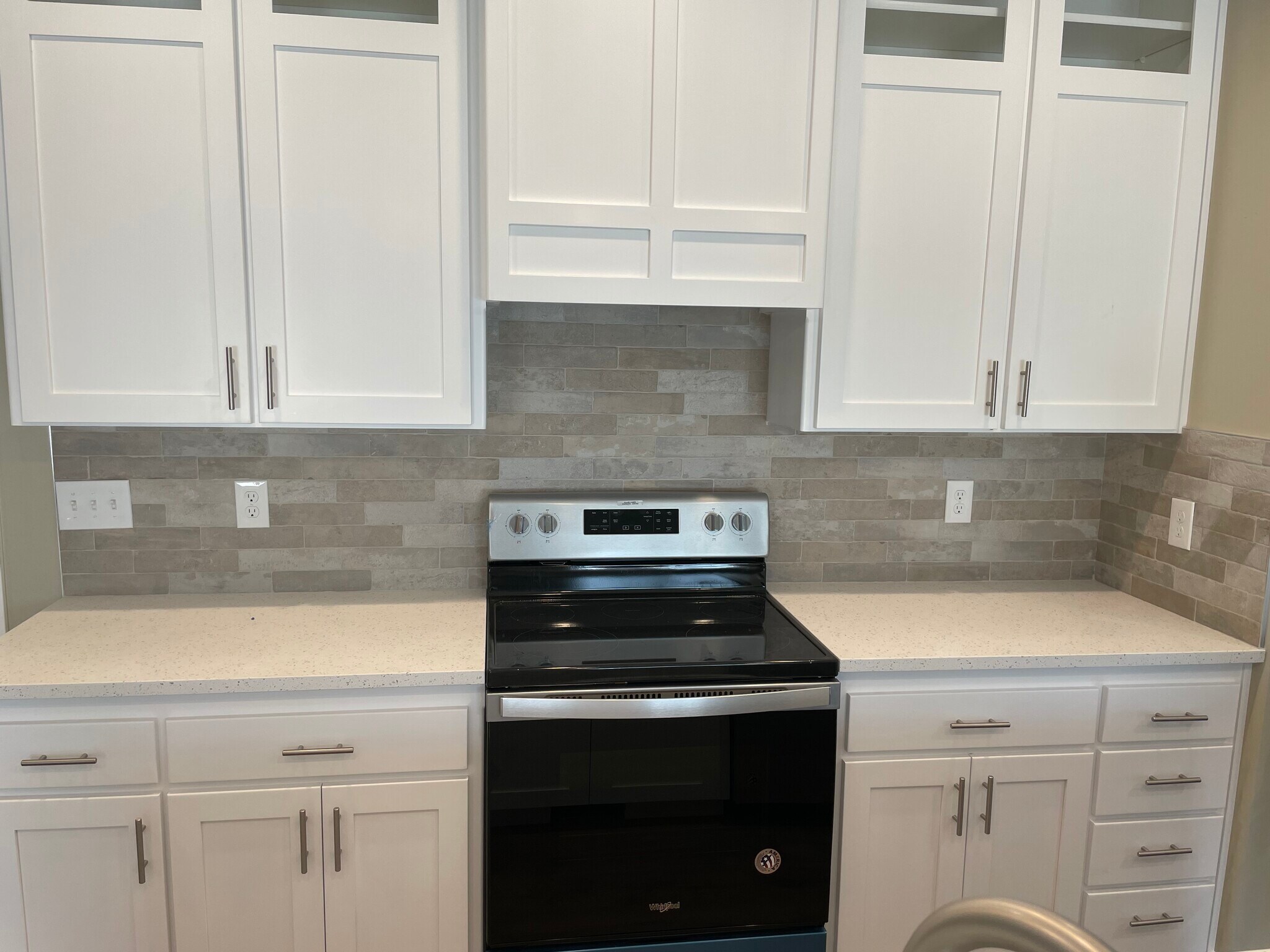 Building Photo - 775 Silvermaple Dr