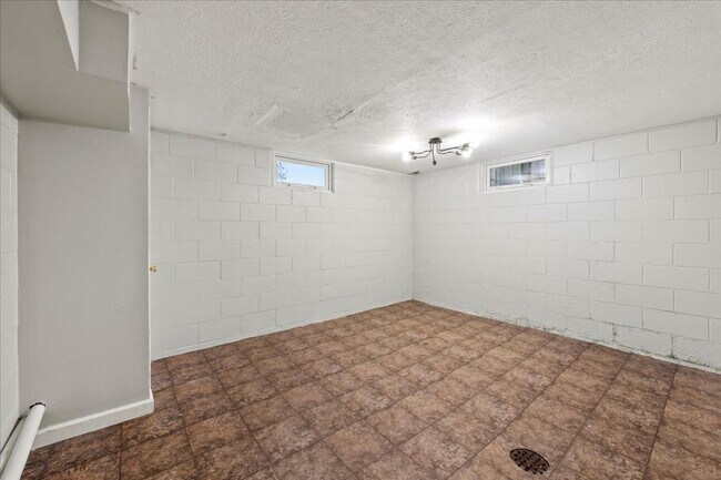 Building Photo - 1338 S Talbott St