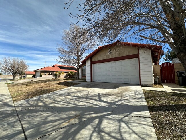 Building Photo - SPACIOUS NEWLY RENOVATED 3BED2BATH HOME WI...