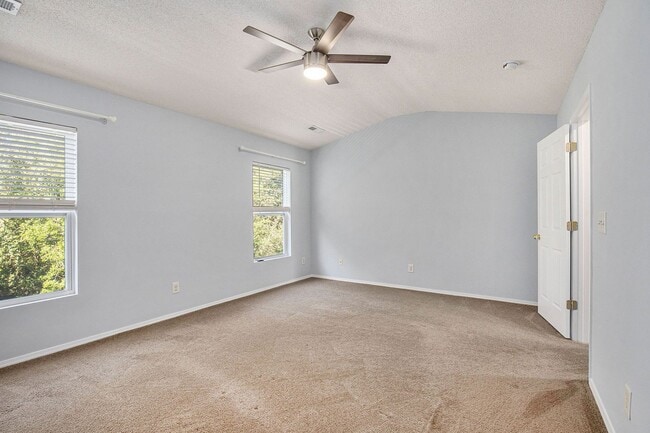 Building Photo - Beautifully Updated 3BR/3BA Coastal Townhome in Prime Location!