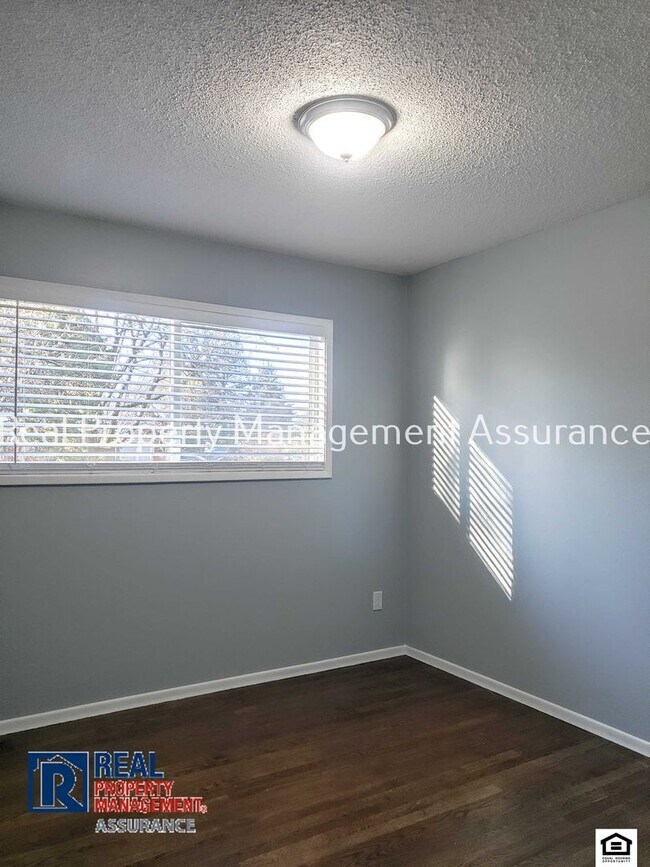 Building Photo - 324 SW Frenwood Way