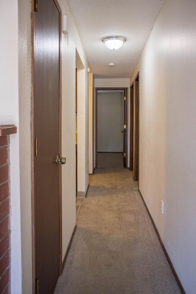 Building Photo - Riverside 408-410