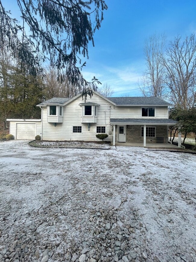 Building Photo - Welcome to this newly remodeled gem located in the heart of Collier, PA.