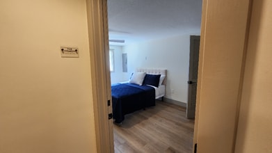 Building Photo - 1704 S Forest Dr