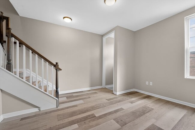 Building Photo - 2 bed 1.5 bath rowhome in Baltimore!