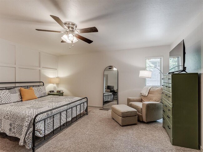 Building Photo - 801 Rock Hollow Rd