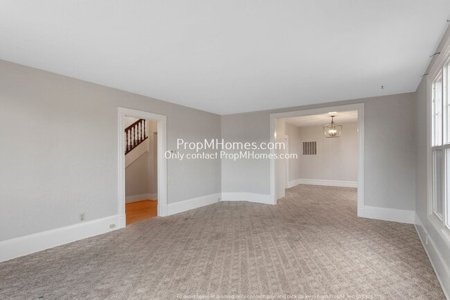 Building Photo - Beautiful Three Bedroom Home in the Heart of Oregon City!