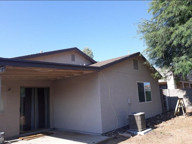 Building Photo - 1276 E Silktassel Trail