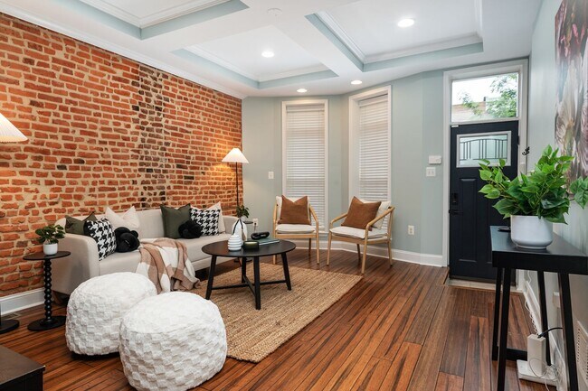Building Photo - Gorgeous renovated home in Riverside Neigh...