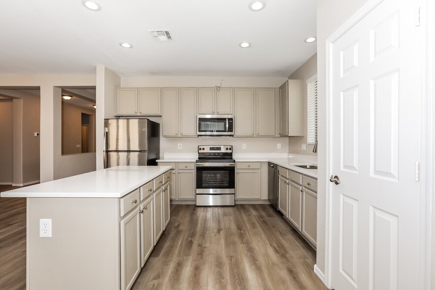 Building Photo - 6879 S Onyx Dr