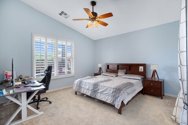 Building Photo - Charming Home with heated Pool & Spa! Amaz...