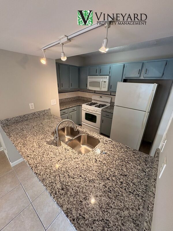 Building Photo - 6085 Sand Wedge Cir