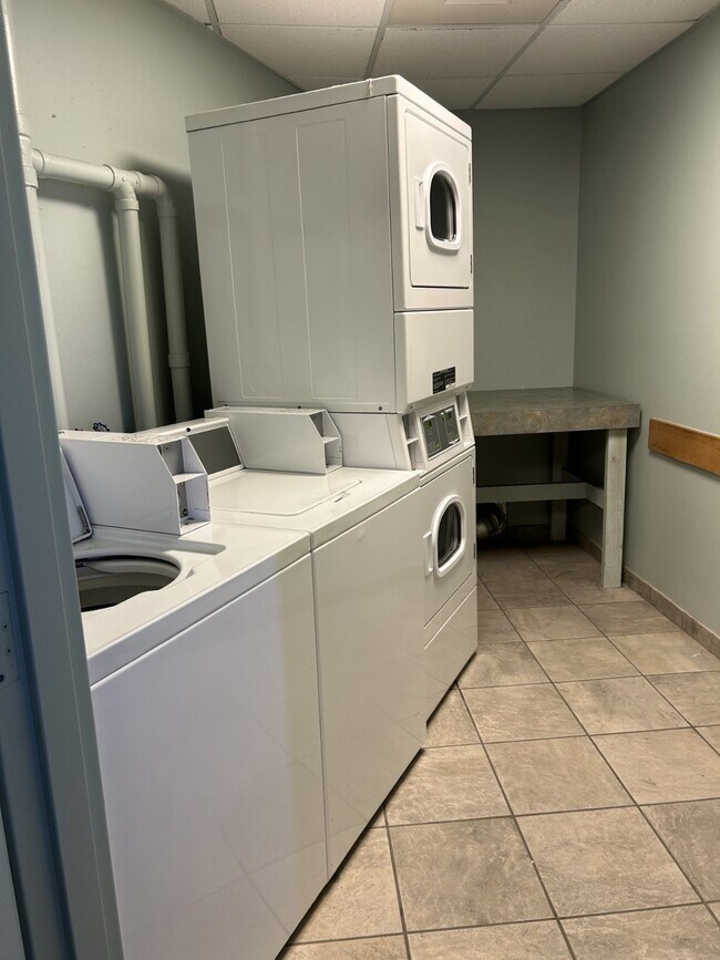 Building Photo - 6102 Seawall Blvd