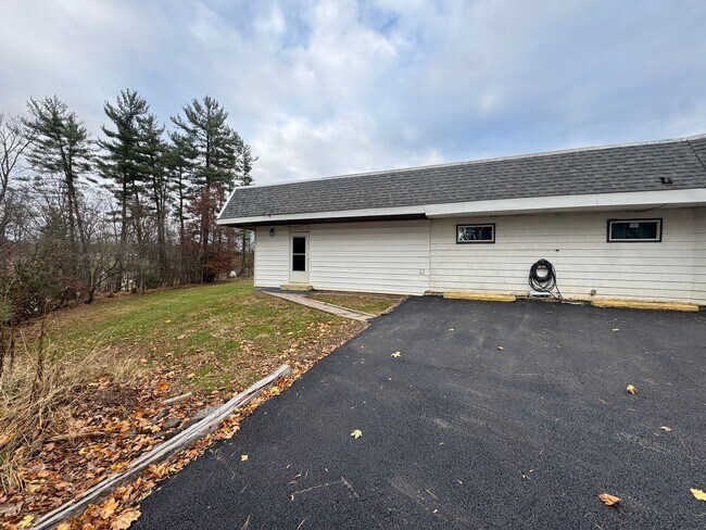 Building Photo - 4813 Sayre Ave