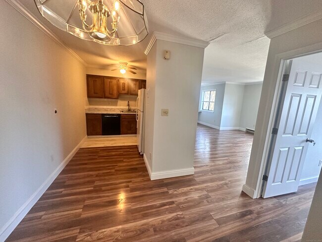 Building Photo - 150 Main St