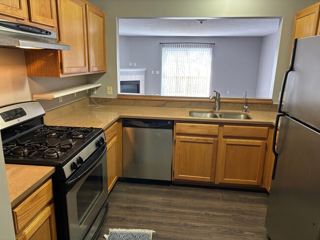 Building Photo - Knapps Corner Townhome available now. Forest Hills Schools