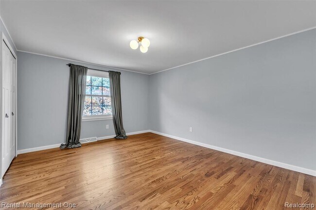 Building Photo - 3015 High Pointe Ct