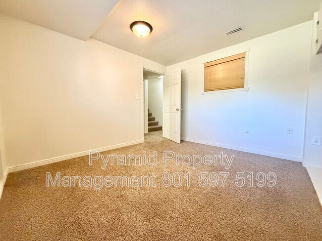 Building Photo - 717 E Hundley Hvn Cir