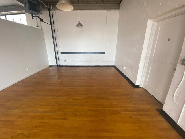 Building Photo - 1501 Kemper St