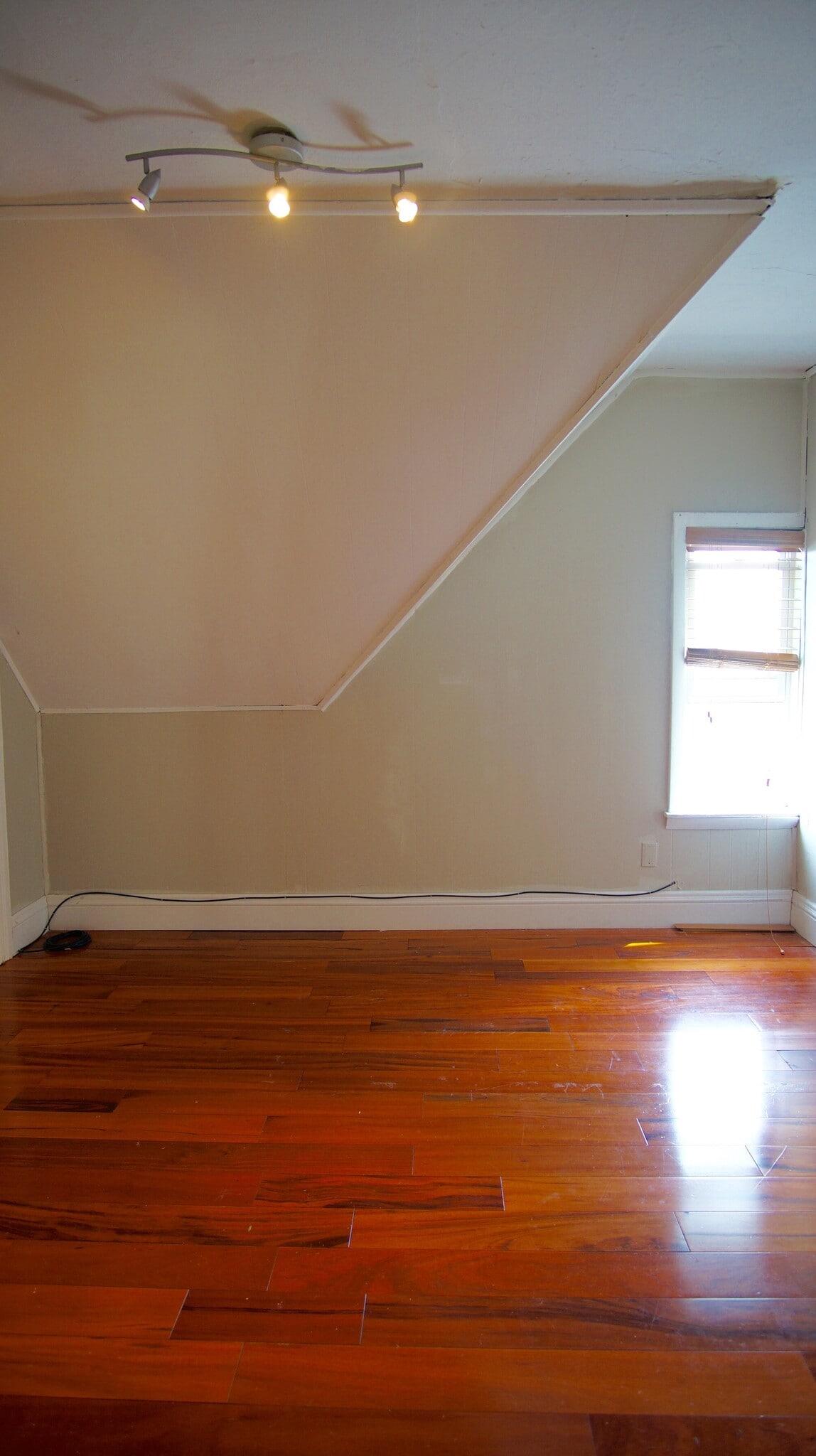 Building Photo - 48 America St