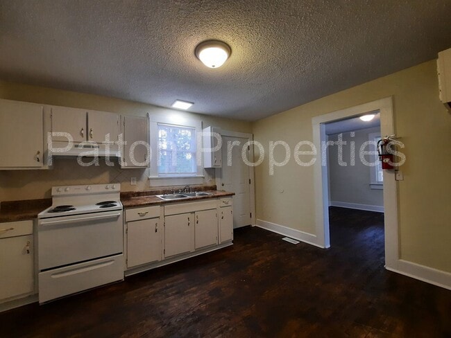 Building Photo - College Place Home