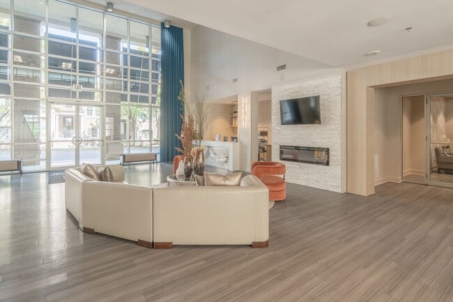 Building Photo - Stunning 2-bedroom, 2-bathroom condo locat...