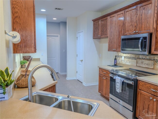 Building Photo - 4986 Vizcaya Dr