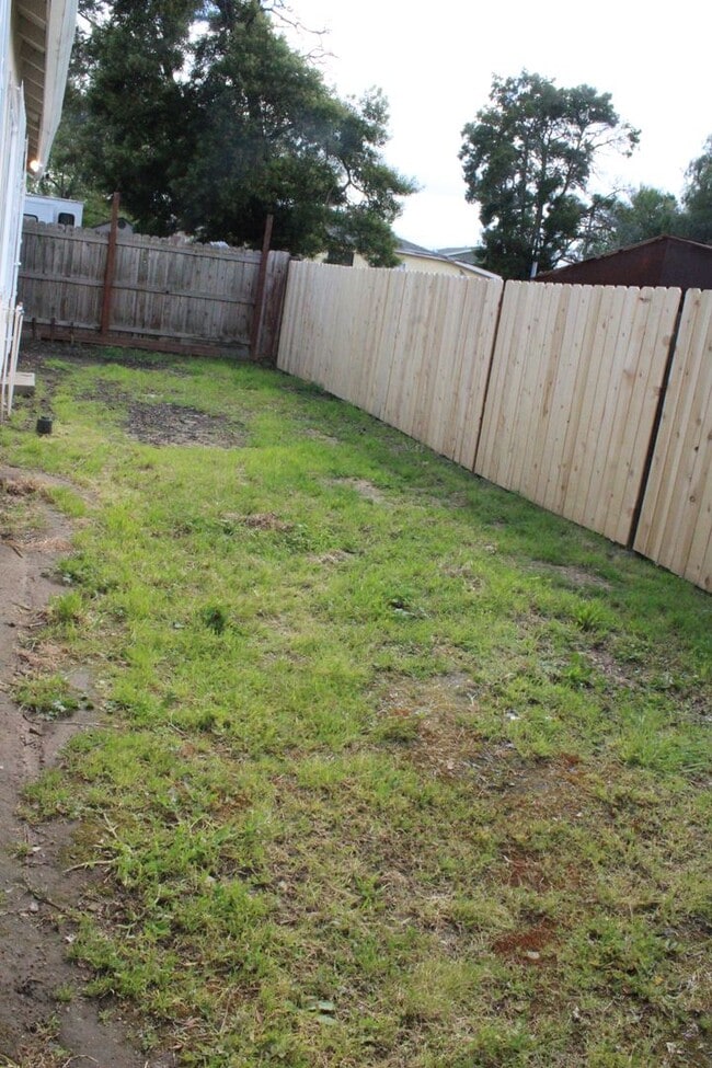 Building Photo - **COMING SOON!!! ** Gated Three Bedroom, 1 Bathroom House in Bay Point