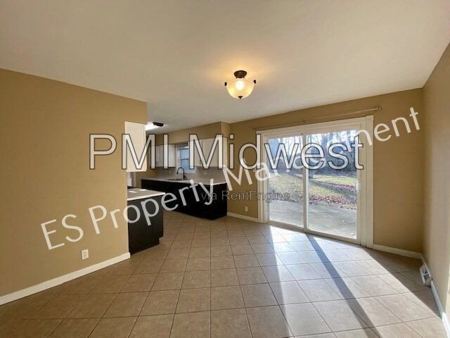 Building Photo - 3353 W 42nd St