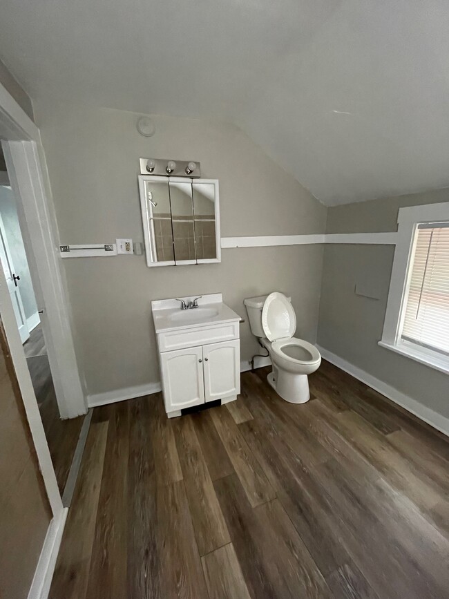 Building Photo - 1337 Nelson Ave