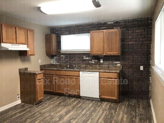 Building Photo - 4855 Live Oak Dr