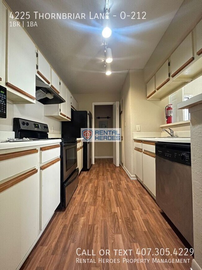 Building Photo - 4225 Thornbriar Ln