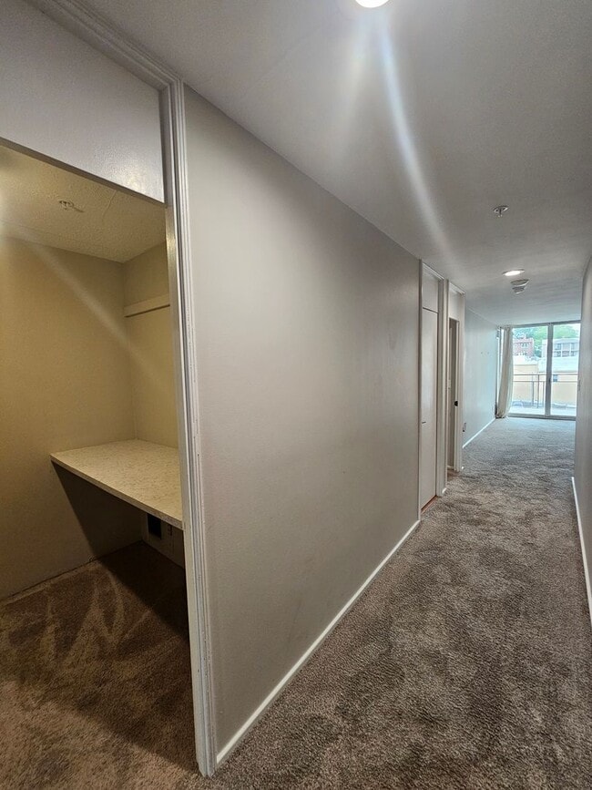 Building Photo - One Bedroom Midtown Condo