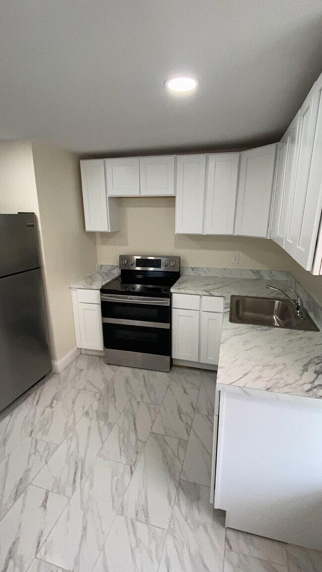 Building Photo - 242 W Bacon St