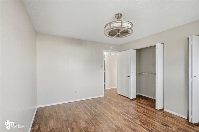 Building Photo - Charming 2BD/1BA Condo